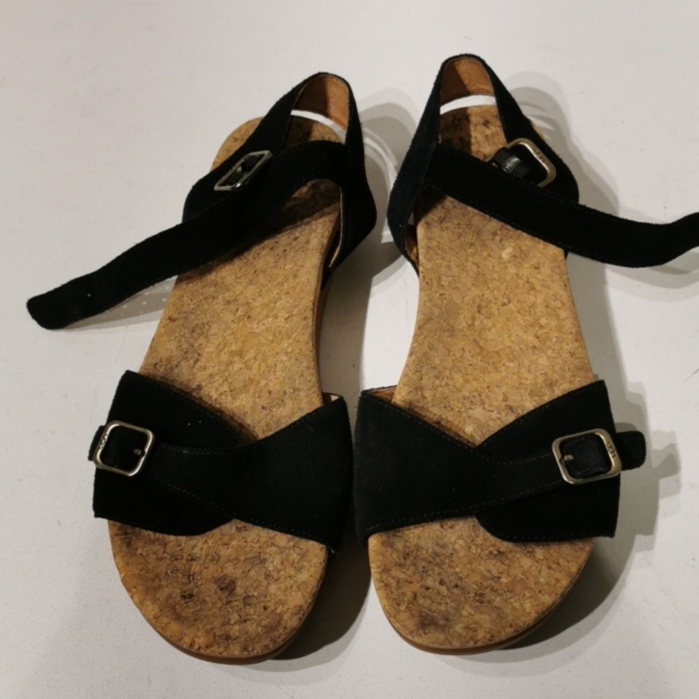 UGG Mae Sandal